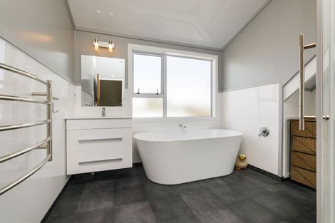 Photo of property in 11 Leander Place, Milson, Palmerston North, 4414