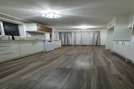 Photo of property in 34 Chislehurst Street, Henderson, Auckland, 0612