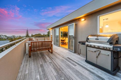 Photo of property in 107 Braemar Road, Castor Bay, Auckland, 0620