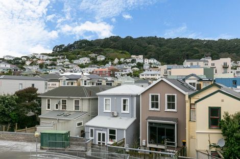 Photo of property in 4f/5 Kent Terrace, Mount Victoria, Wellington, 6011