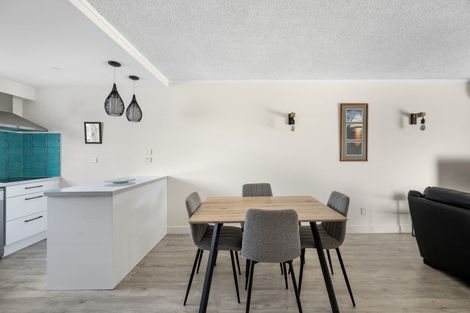 Photo of property in 233 Marine Parade, Napier South, Napier, 4110