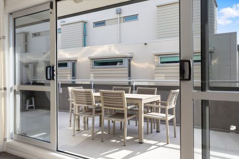 Photo of property in Salisbury Crown, 5/7 Salisbury Avenue, Mount Maunganui, 3116