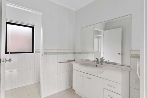 Photo of property in 10 Gleaming Place, Waiuku, 2123