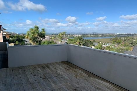Photo of property in 20 Amery Place, West Harbour, Auckland, 0618