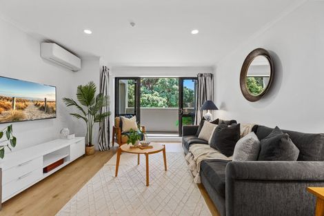 Photo of property in Paramount Apartments, 8/281 Maunganui Road, Mount Maunganui, 3116