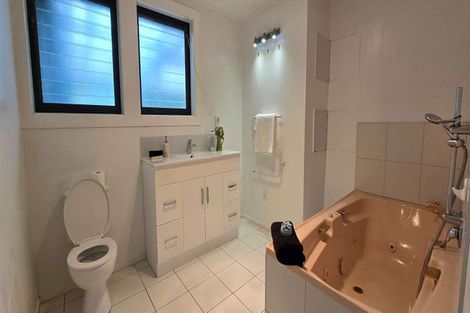 Photo of property in 13 Romney Place, Manurewa, Auckland, 2102