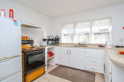 Photo of property in 22 Kingdale Road, Henderson, Auckland, 0610