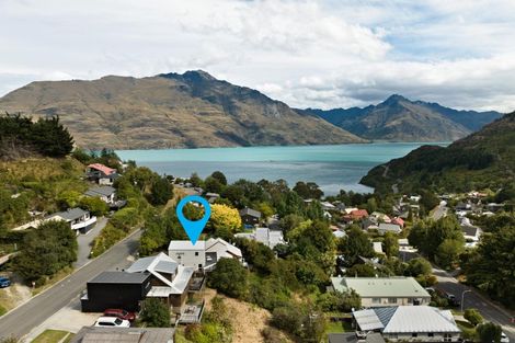 Photo of property in 8 Mackinnon Terrace, Sunshine Bay, Queenstown, 9300