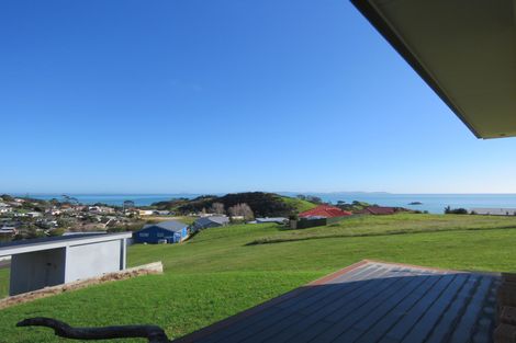 Photo of property in 10 Freyja Crescent, Coopers Beach, 0420