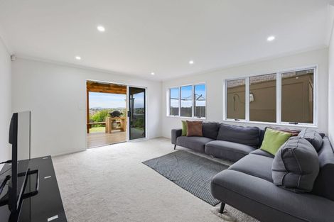 Photo of property in 85c Lake Panorama Drive, Henderson Valley, Auckland, 0614