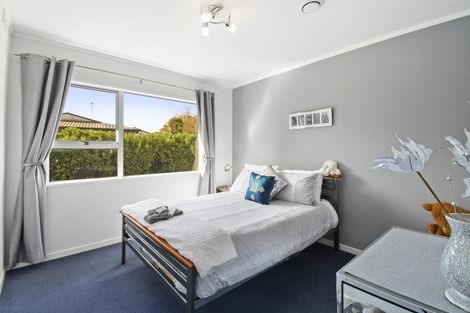 Photo of property in 44 Challen Close, Conifer Grove, Takanini, 2112