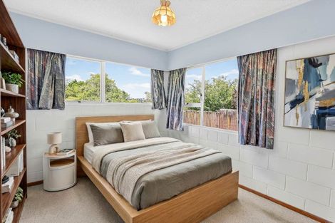 Photo of property in 220 Glamorgan Drive, Northcross, Auckland, 0630