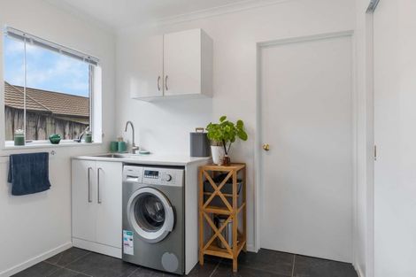 Photo of property in 5 Rosebank Avenue, Kelvin Grove, Palmerston North, 4414