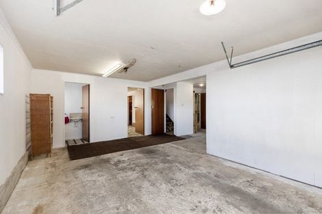 Photo of property in 28 Edgecombe Street, Newlands, Wellington, 6037