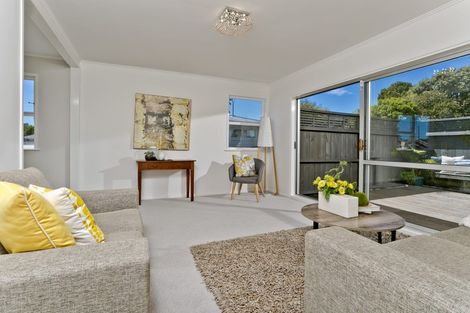 Photo of property in 18 Hatherlow Street, Glenfield, Auckland, 0629