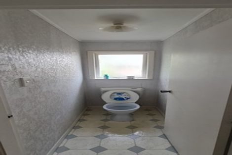 Photo of property in 72 Stewart Drive, Newlands, Wellington, 6037