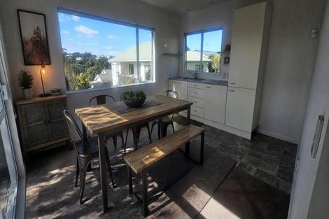 Photo of property in 11 Jean Place, Stanmore Bay, Whangaparaoa, 0932