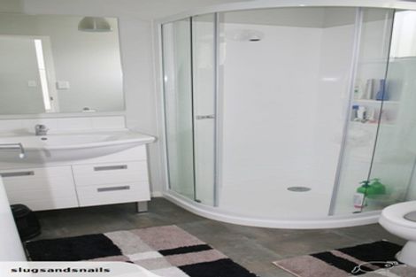 Photo of property in 16a Woodall Place, Totara Vale, Auckland, 0627