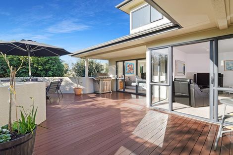 Photo of property in 33a Bronzewing Terrace, Unsworth Heights, Auckland, 0632