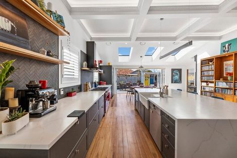 Photo of property in 127 Hargest Crescent, Saint Clair, Dunedin, 9012