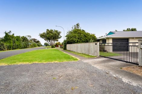 Photo of property in 14 Heaphy Road, Opunake, 4616