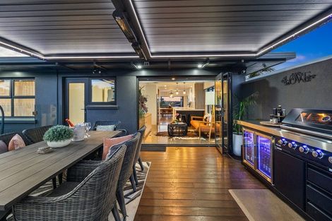 Photo of property in 16 Clyside Avenue, Half Moon Bay, Auckland, 2012