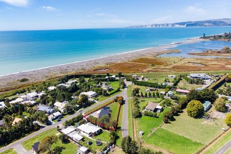 Photo of property in 2 Albert Street, Clive, 4102