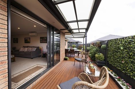 Photo of property in 34 Cyprus Place, Fitzherbert, Palmerston North, 4410