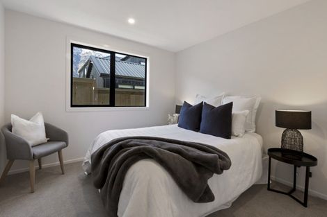 Photo of property in 32 Shelduck Road, Jacks Point, 9371