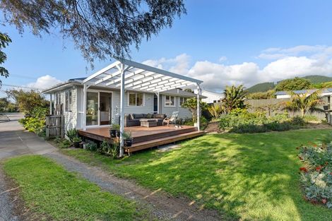 Photo of property in 24 Te Miti Street, Paekakariki, 5034