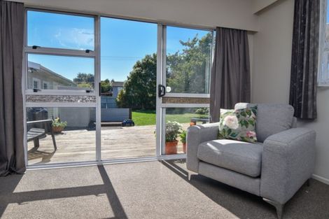 Photo of property in 27 Diamond Street, Carterton, 5713