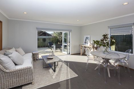 Photo of property in 39 Laing Crescent, Heathcote Valley, Christchurch, 8022