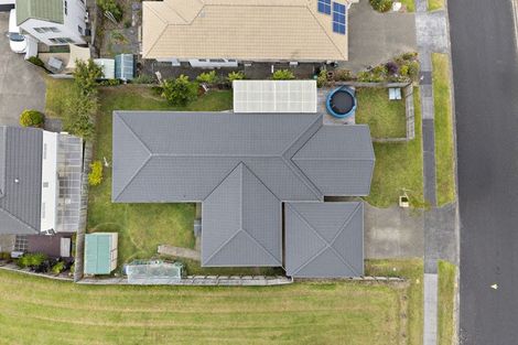 Photo of property in 24 Corta Bella Place, Golflands, Auckland, 2013