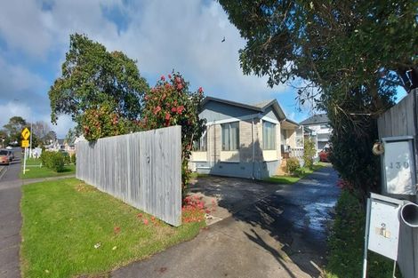 Photo of property in 1/130 Te Atatu Road, Te Atatu South, Auckland, 0610
