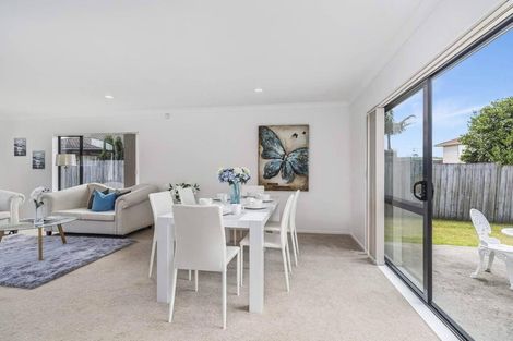 Photo of property in 18 Ballydonegan Rise, East Tamaki, Auckland, 2013