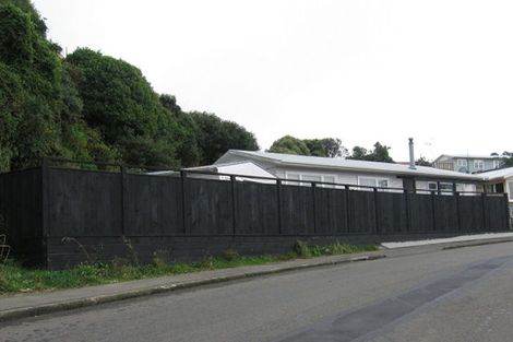 Photo of property in 21 Bellringer Crescent, Newlands, Wellington, 6037