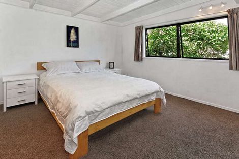 Photo of property in 136 Seaview Road, Piha, New Lynn, 0772