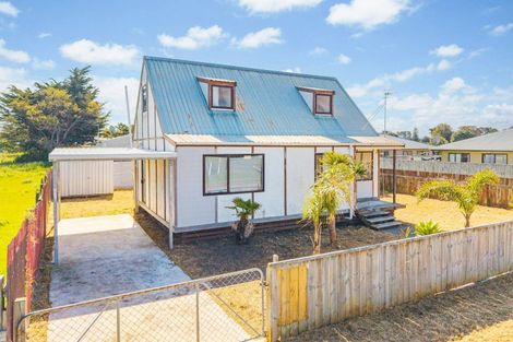 Photo of property in 15 Waitai Street, Castlecliff, Whanganui, 4501