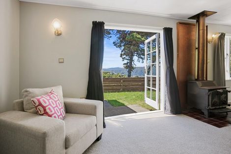 Photo of property in 120 Miromiro Road, Normandale, Lower Hutt, 5010