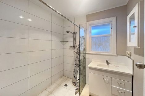 Photo of property in 2/1068 Fergusson Drive, Clouston Park, Upper Hutt, 5018