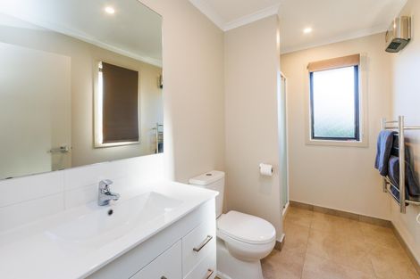 Photo of property in 34 Cyprus Place, Fitzherbert, Palmerston North, 4410