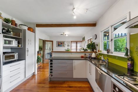 Photo of property in 55 Coronation Road, Mangere Bridge, Auckland, 2022