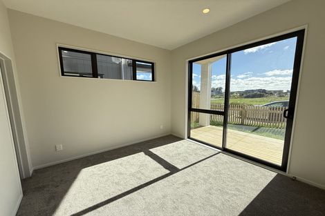 Photo of property in 8 Kapeta Lane, Karaka, 2113