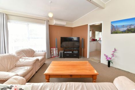 Photo of property in 6 William Hadlow Place, Hatfields Beach, Orewa, 0931