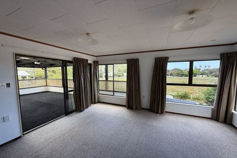 Photo of property in 11 Waiwera Place, Waiwera, Orewa, 0994