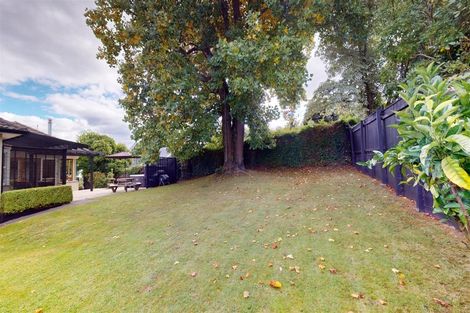 Photo of property in 1 Pah Road, Kawaha Point, Rotorua, 3010