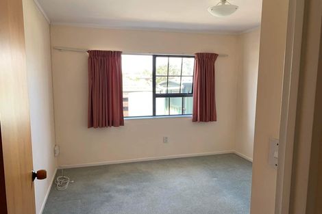 Photo of property in 1/5 Spring Grove, Henderson, Auckland, 0612