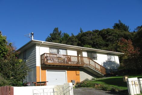 Photo of property in 15 Tiroiti Grove, Stokes Valley, Lower Hutt, 5019