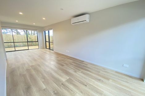 Photo of property in 3f Westall Road, New Lynn, Auckland, 0600