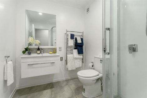 Photo of property in 28 Peter Terrace, Castor Bay, Auckland, 0620